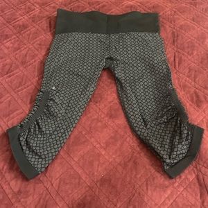 Lululemon in the flow, crop size 8